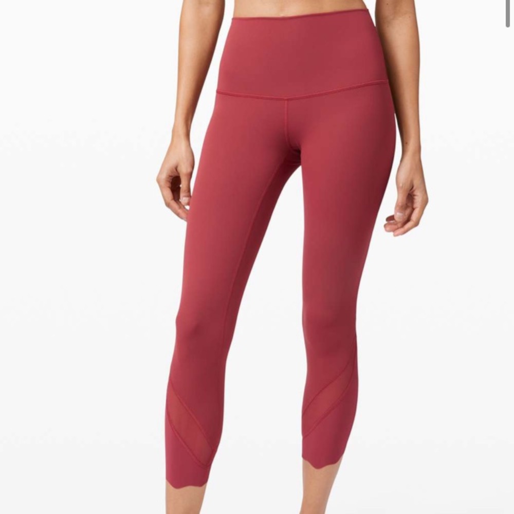 Lululemon WU Crop HR Scallop Luxtreme 23"
Chianti